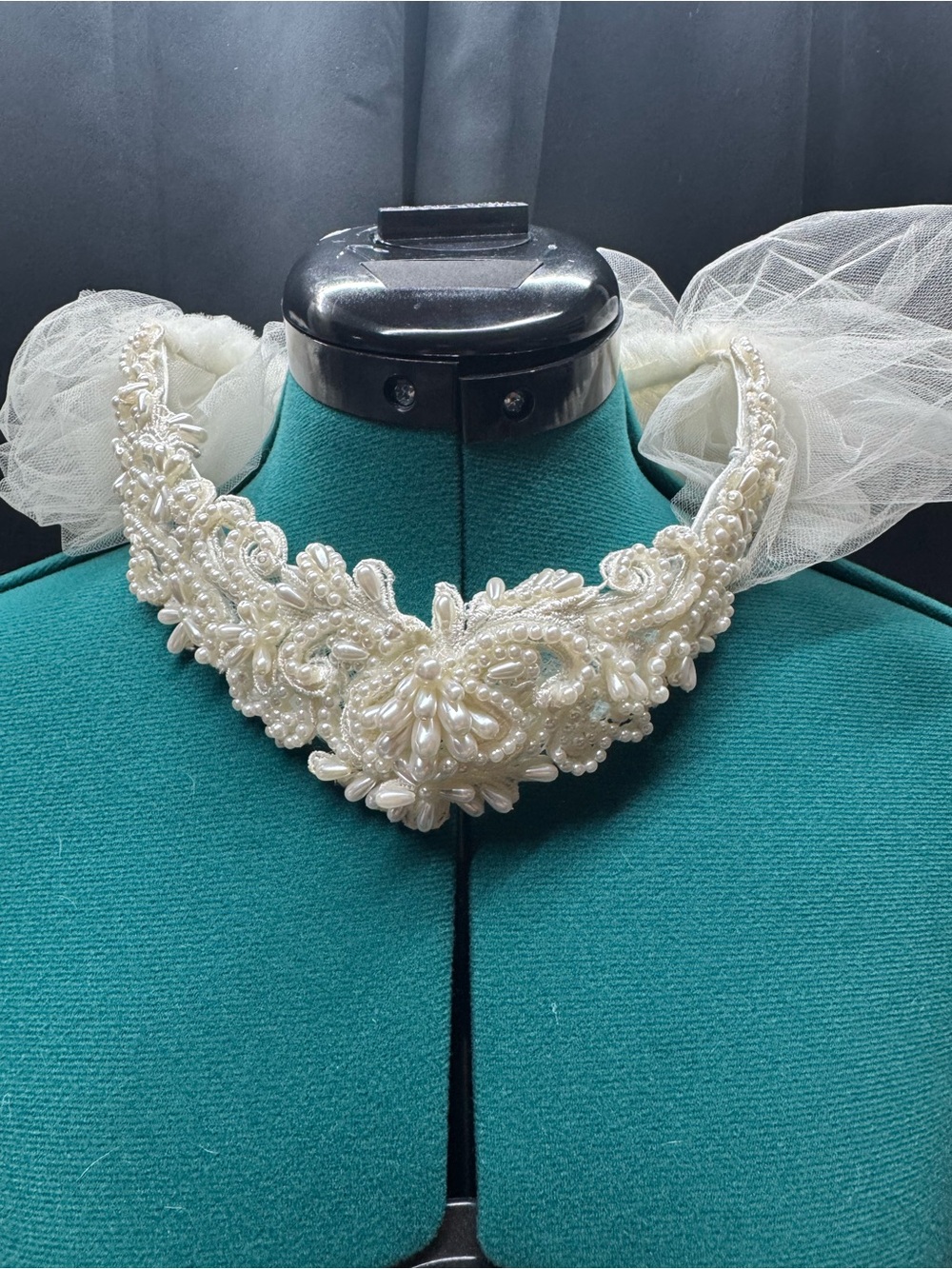 Source Unknown Ivory Pearl Appliqué Statement Headpiece
